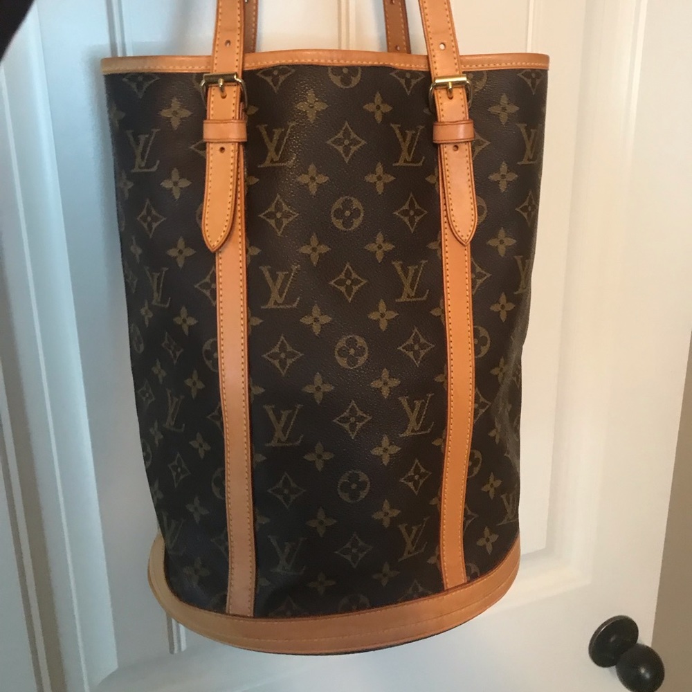 Louis Vuitton gm bucket